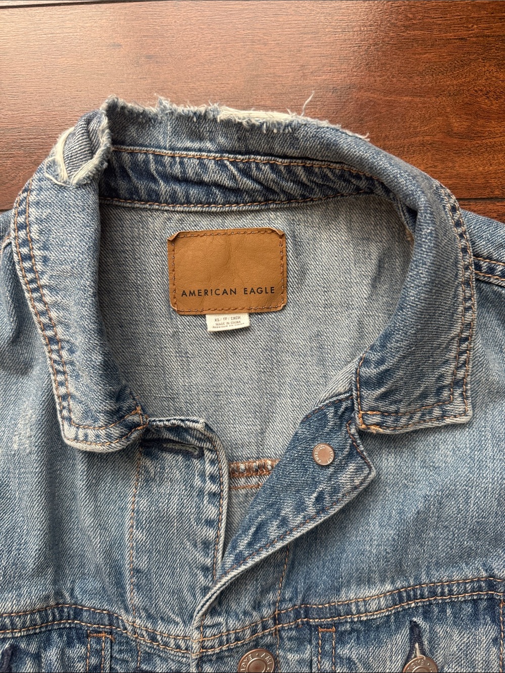 American Eagle Distressed Light Wash Denim Vest - Picture 4 of 8